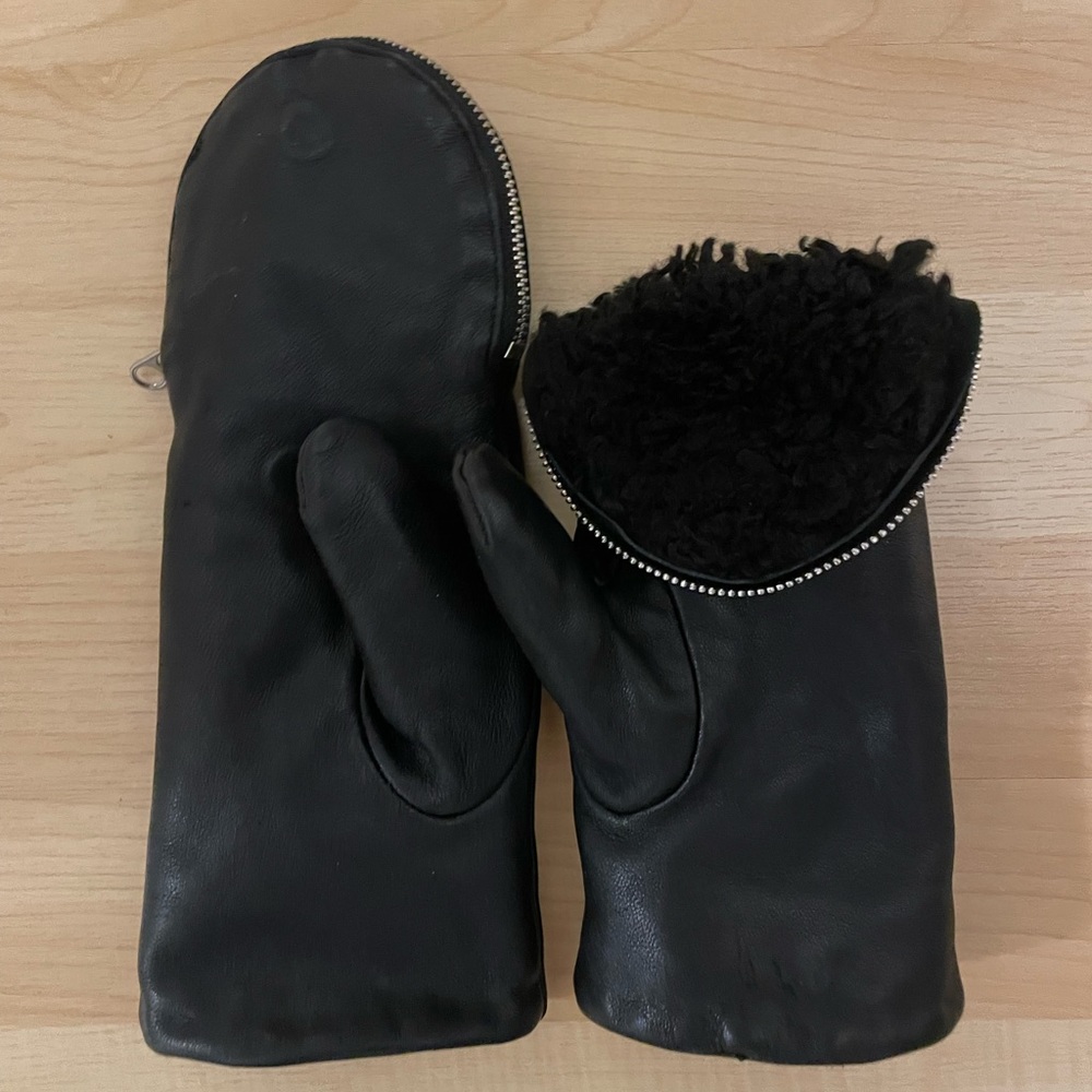 Pre-loved Soia and Kyo leather mittens